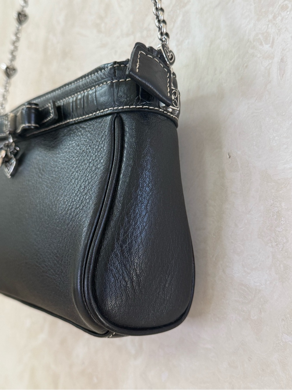 Brighton Black Leather Shoulder Bag Croc Trim with Heart Charms EUC - Picture 4 of 14